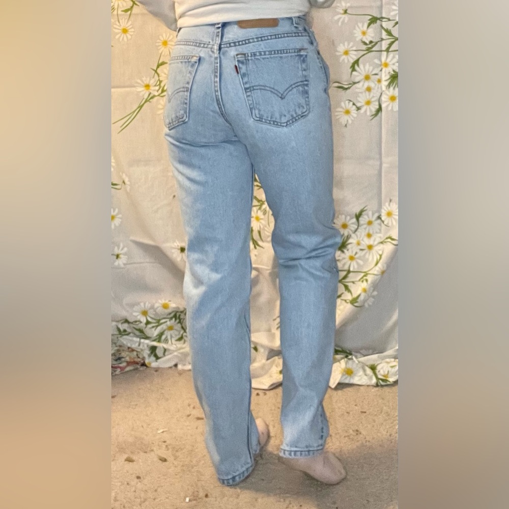 Vintage 90s Levi’s 550 super light wash high waisted mom jeans - Picture 3 of 10